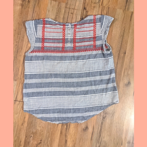 Cute Flowy Shirt - Picture 2 of 2